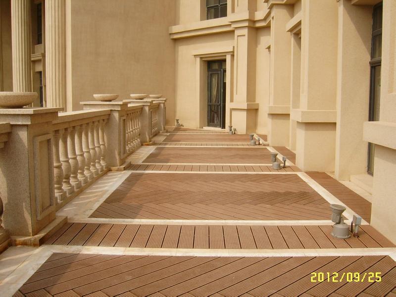 供應(yīng)青島李滄實心木塑地板-*質(zhì)的木塑地板供貨商