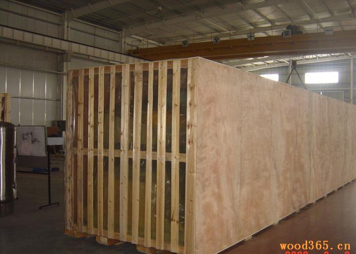 木與夾板搭配的木箱圖片