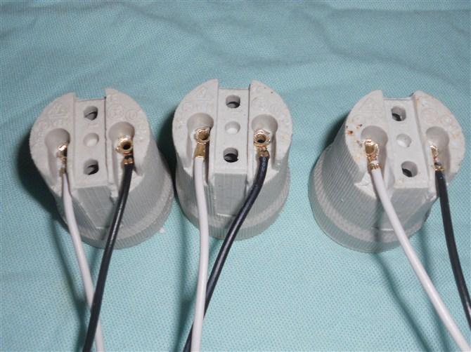 供應(yīng)帶七字鐵片陶瓷燈頭