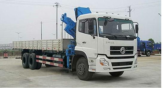 東風(fēng)天龍后雙橋隨車吊圖片
