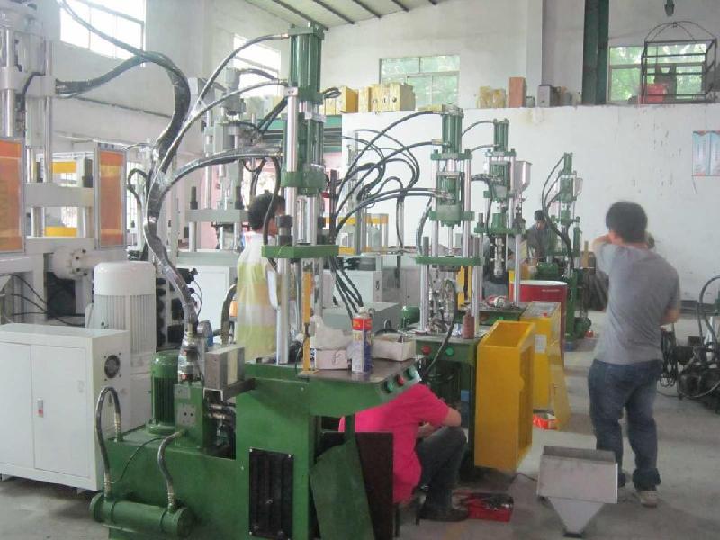 *供應(yīng)珠三角立式注塑機用戶，德潤品牌*供應(yīng)珠三角立式注塑機市場