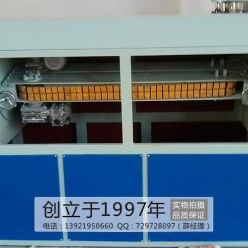 螺旋管旋轉(zhuǎn)牽引機(jī)圖片