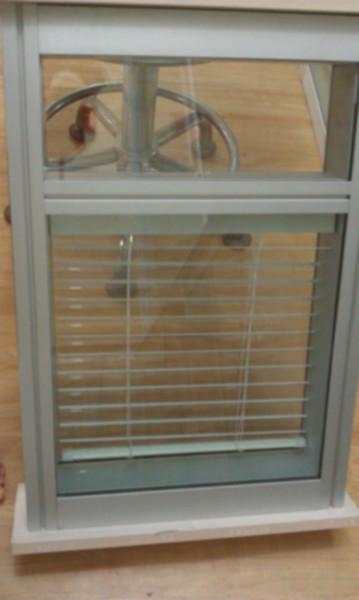 供應(yīng)辦公隔斷鋁型材鋁合金百葉