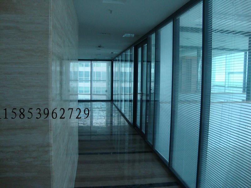 供應(yīng)棗莊玻璃隔斷的廠家