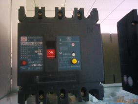正泰常熟品牌CM1-225M/3310塑殼斷路器