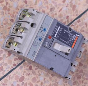 施耐德NSX-630H開關(guān)斷路器圖片