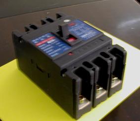 供應(yīng)CM1-225H3310空氣斷路器