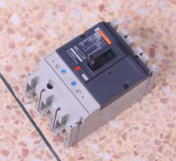 供應(yīng)施耐德NSX-630H開(kāi)關(guān)斷路器NSX-630H開(kāi)關(guān)