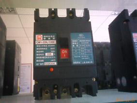正泰常熟品牌CM1-225M/3310塑殼斷路器