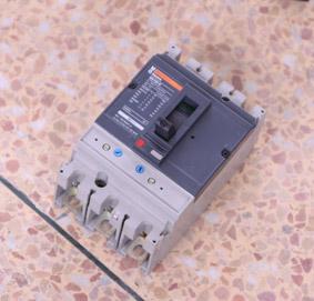 供應(yīng)施耐德NSX-630H開(kāi)關(guān)斷路器NSX-630H開(kāi)關(guān)