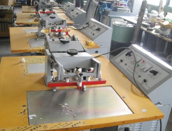 供應二手高頻機雨衣熱合機1