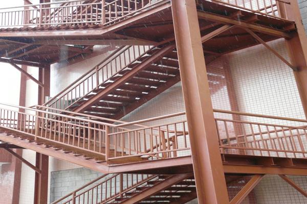 供應(yīng)青島哪里供應(yīng)鋼樓梯