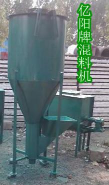 立式混料粉碎機(jī)，立式飼料混料機(jī)，立式飼料混料機(jī)供應(yīng)商，立式飼料混粉碎機(jī)