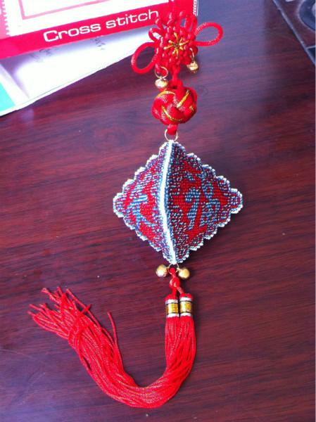 供應(yīng)義烏花邊平安福珠繡十字繡成廠家大量*批發(fā)，幾百款選擇
