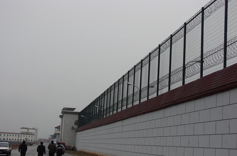 供應(yīng)監(jiān)獄鋼網(wǎng)墻，監(jiān)獄隔離網(wǎng)，監(jiān)獄護(hù)欄網(wǎng)