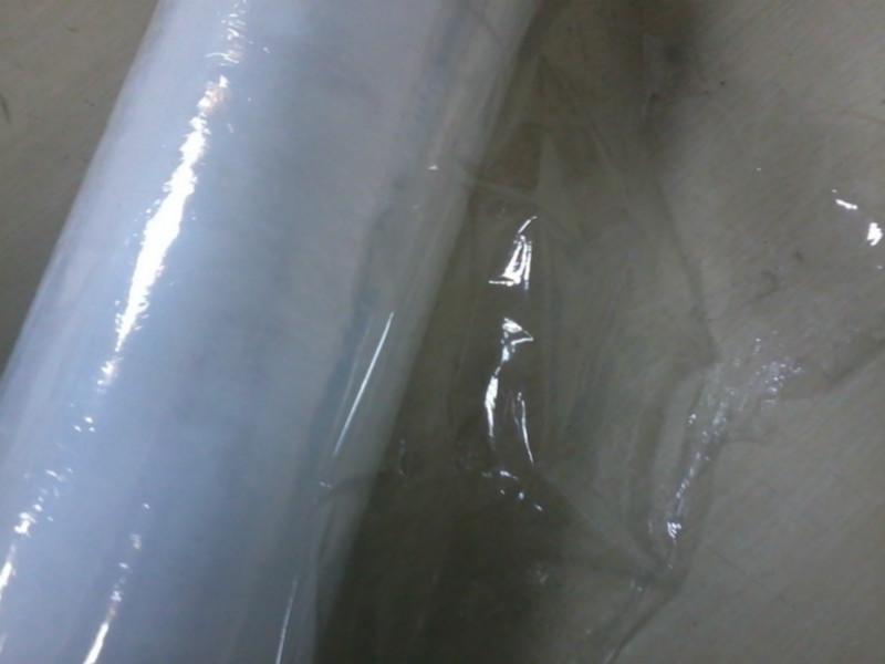 供應(yīng)深圳pe 透明  黑色 拉伸膜  廠家專業(yè)生產(chǎn)  價(jià)格便宜！