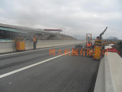 供應橋梁搭架設備