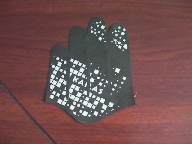 供應(yīng)手套裁片滴膠硅膠立體印刷圖案美觀防滑加工