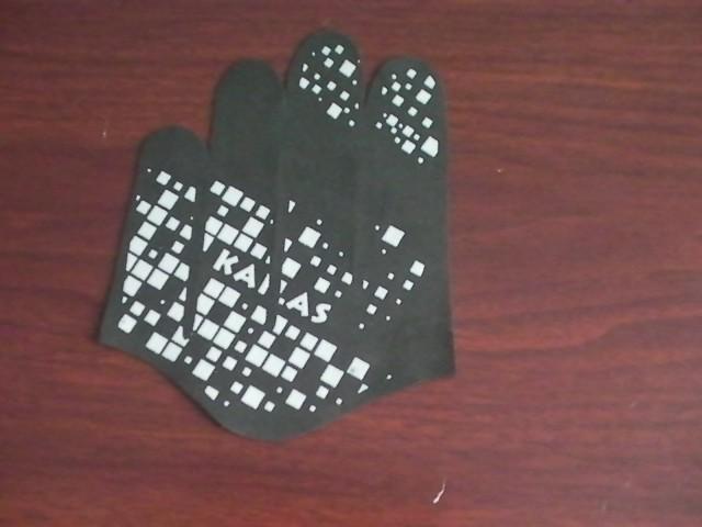 供應(yīng)手套裁片滴膠硅膠立體印刷圖案美觀防滑加工