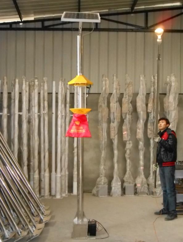 供應(yīng)自動(dòng)跟蹤太陽(yáng)能殺蟲(chóng)燈