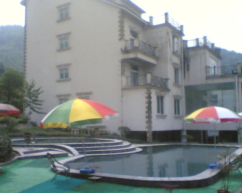 賓館洗浴池水處理設(shè)備-高效過濾器圖片