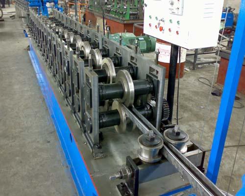 河北輕鋼龍骨機(jī)圖片