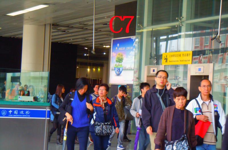 供應(yīng)深圳口岸廣告出租
