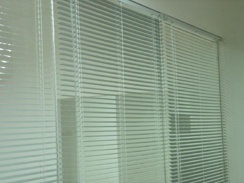 最便宜的遮光卷簾最專業(yè)的辦公卷簾圖片