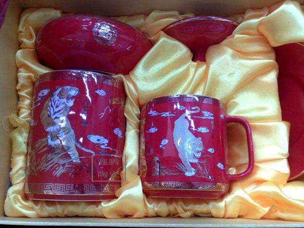 供應(yīng)紅瓷茶杯-禮品杯，中國(guó)紅茶杯批發(fā)