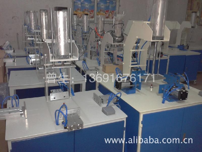 供應紙盒壓泡機