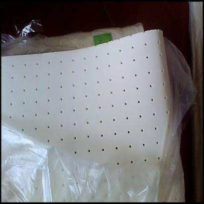 供應(yīng)*天然乳膠枕頭