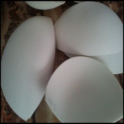 供應(yīng)大量黑白色海綿文胸