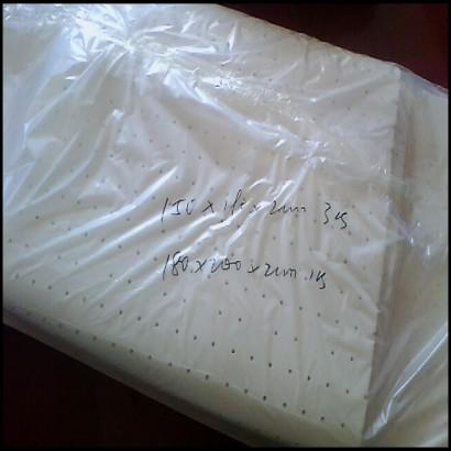 供應(yīng)*天然乳膠枕頭