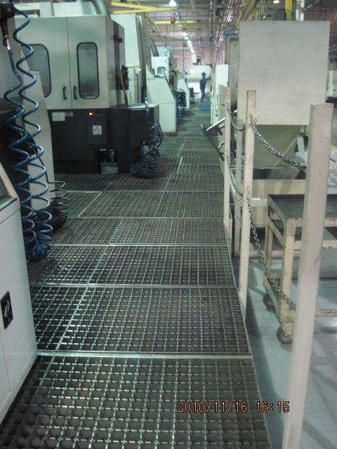 供應(yīng)鍍鋅踏步板踏步板網(wǎng)金屬踏步板