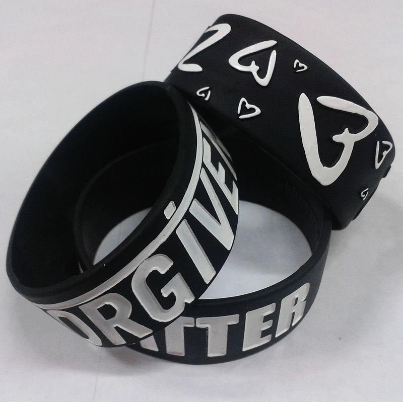 供應(yīng)硅膠手環(huán)