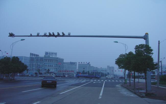 供應(yīng)小區(qū)監(jiān)控桿，八角桿監(jiān)控桿、八棱桿道路監(jiān)控桿批發(fā)