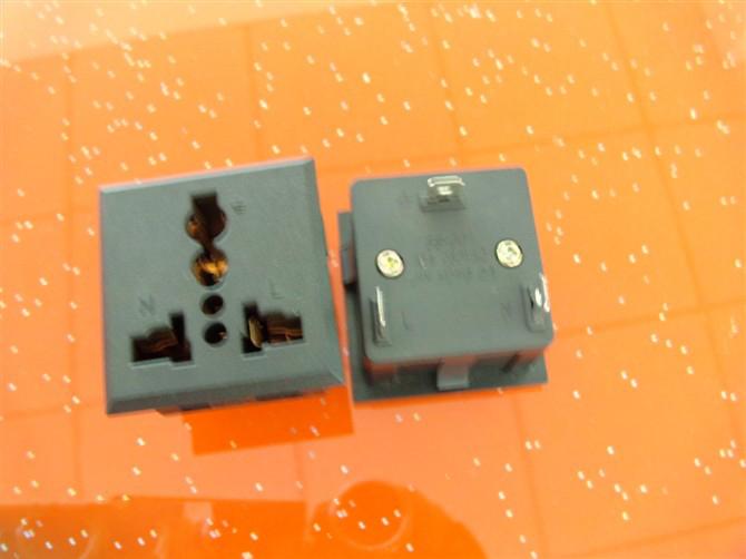 機(jī)柜一位排插圖片