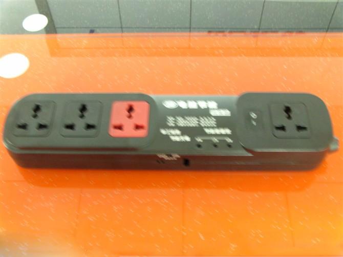 供應(yīng)六位三級防雷帶過載排插