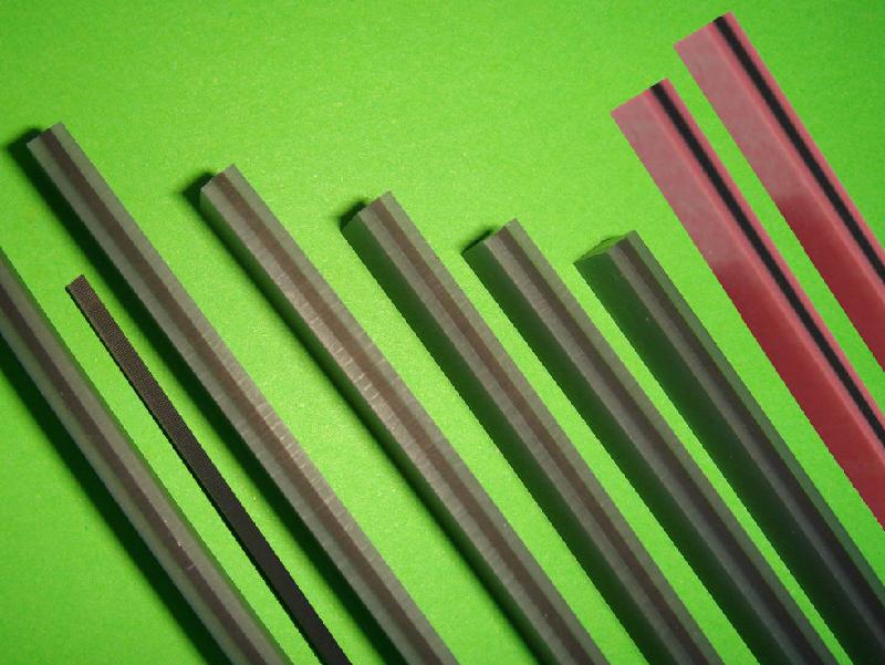 硅膠導(dǎo)電斑馬條生產(chǎn)廠家圖片