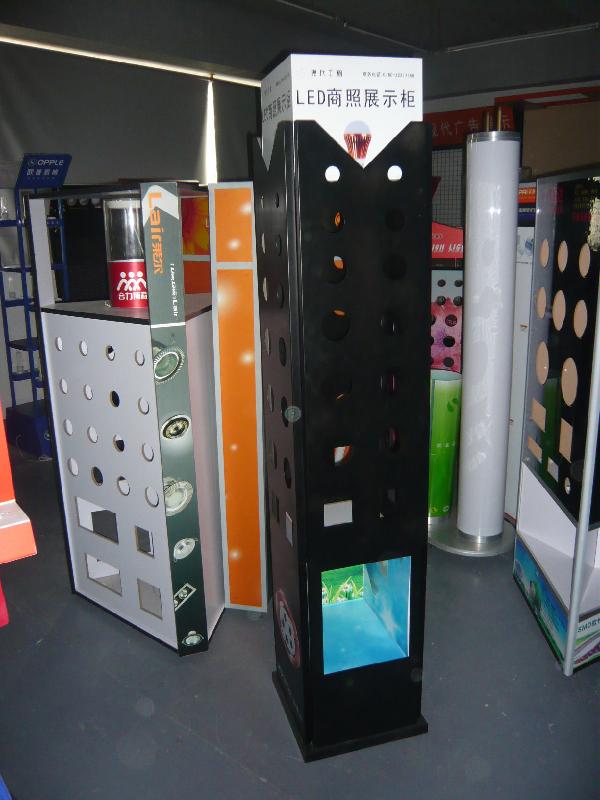 LED燈精品展示柜圖片