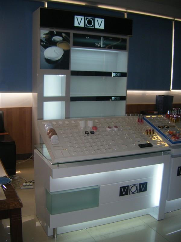 品牌化妝品陳列展示柜圖片