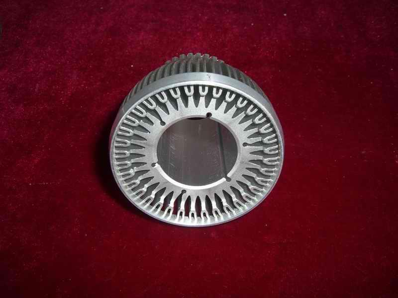 供應(yīng)LED散熱片燈杯散熱片