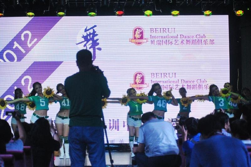 供應(yīng)洛陽年會演出晚會演出圣誕演出元旦演出會議演出團(tuán)拜會演出