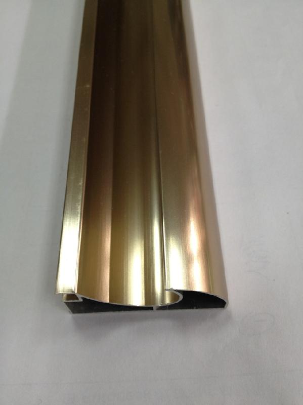 晶鋼門鋁材生產(chǎn)圖片