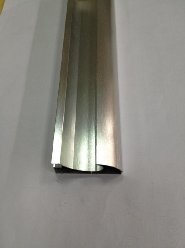 供應(yīng)晶鋼門鋁材生產(chǎn)廠家