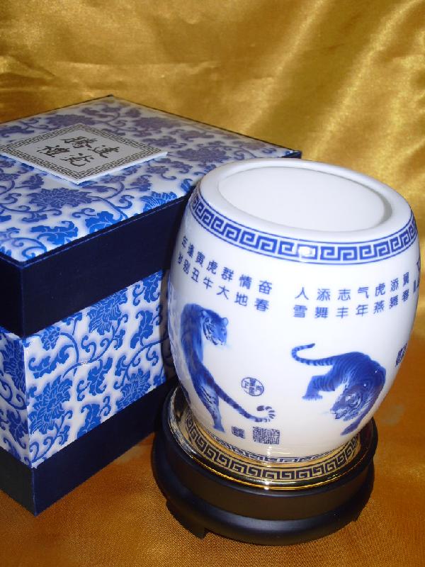 供應(yīng)辦公禮品（個(gè)性筆筒、兵馬俑筆筒、特色筆筒）商務(wù)文化禮品*贊