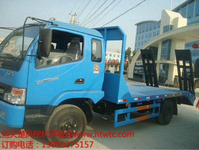 供應(yīng)楚風(fēng)雙后橋挖機(jī)平板運(yùn)輸車www.htpbc.com