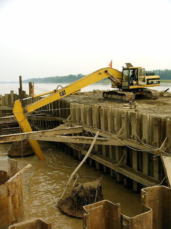 供應(yīng)大臂加長臂柳工挖機(jī)，長臂柳工改裝