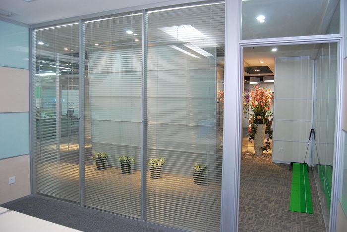 供應(yīng)*上*的高隔間