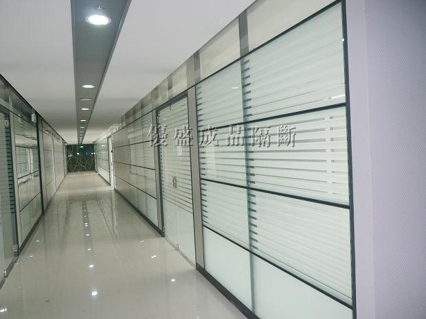 供應(yīng)*上*的高隔間